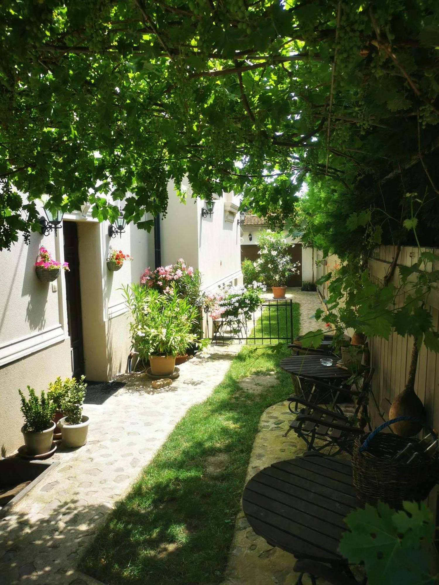 Kuria Apartman Budapest With Free Parking Экстерьер фото